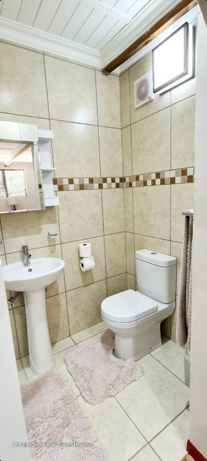 Mountain View Guesthouse Vanrhynsdorp Bagian luar foto